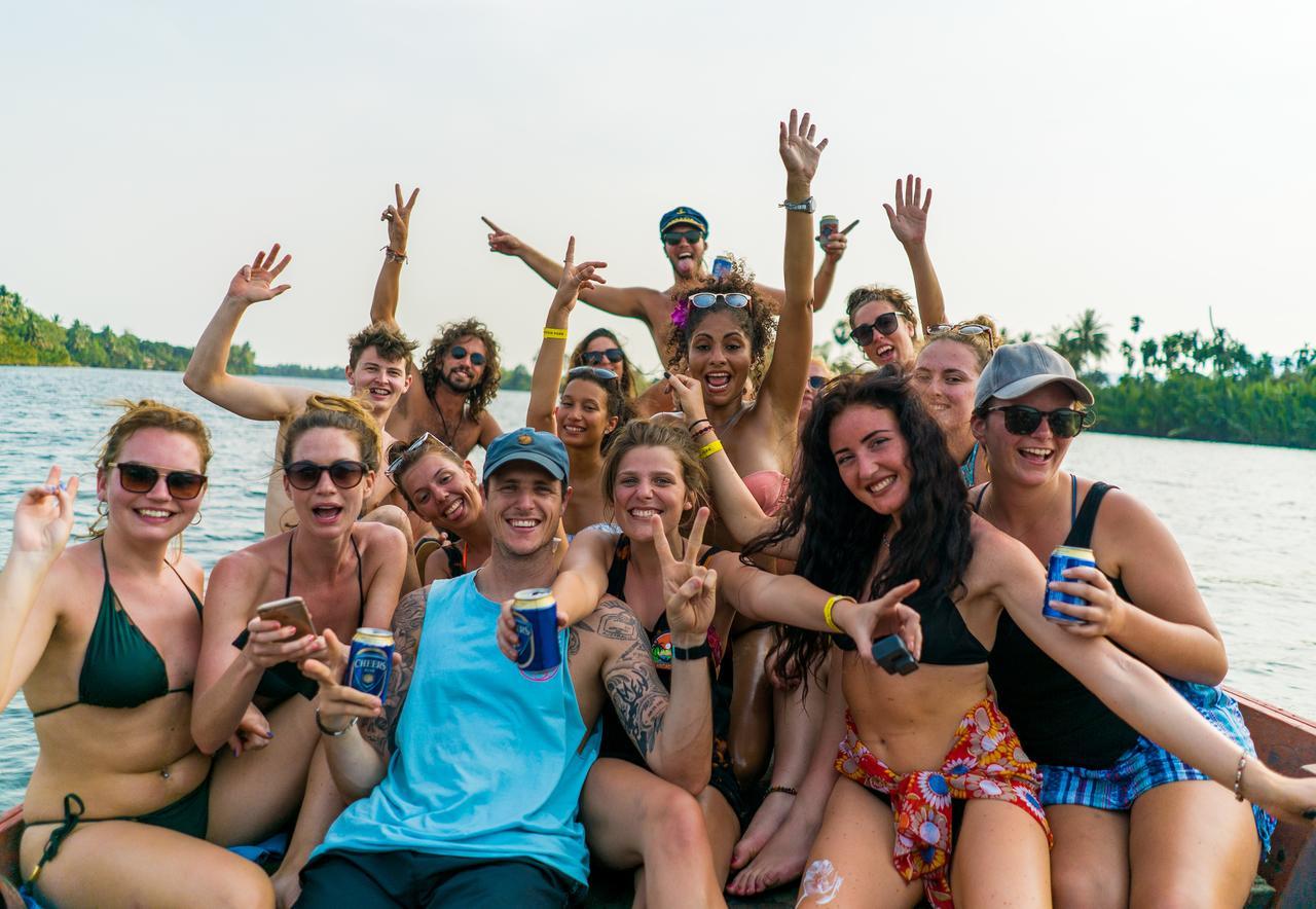 Mad Monkey Hostel Kampot (Adults Only) 외부 사진